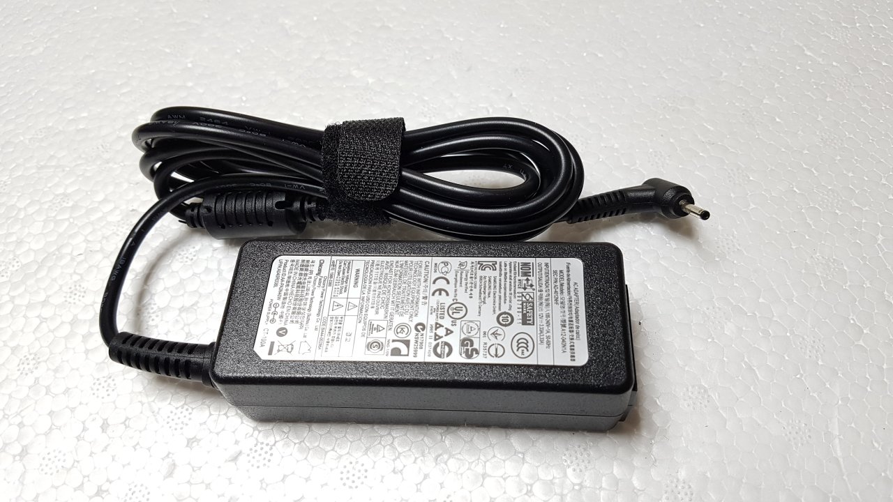 Блок питания для ноутбука Samsung 12V, 3.34A, 2.5x0.7мм, 40W