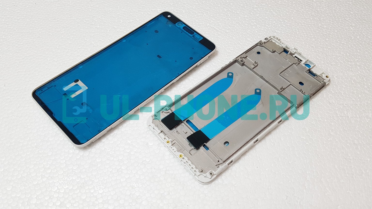 Рамка дисплея для Xiaomi Redmi 6A (белая)
