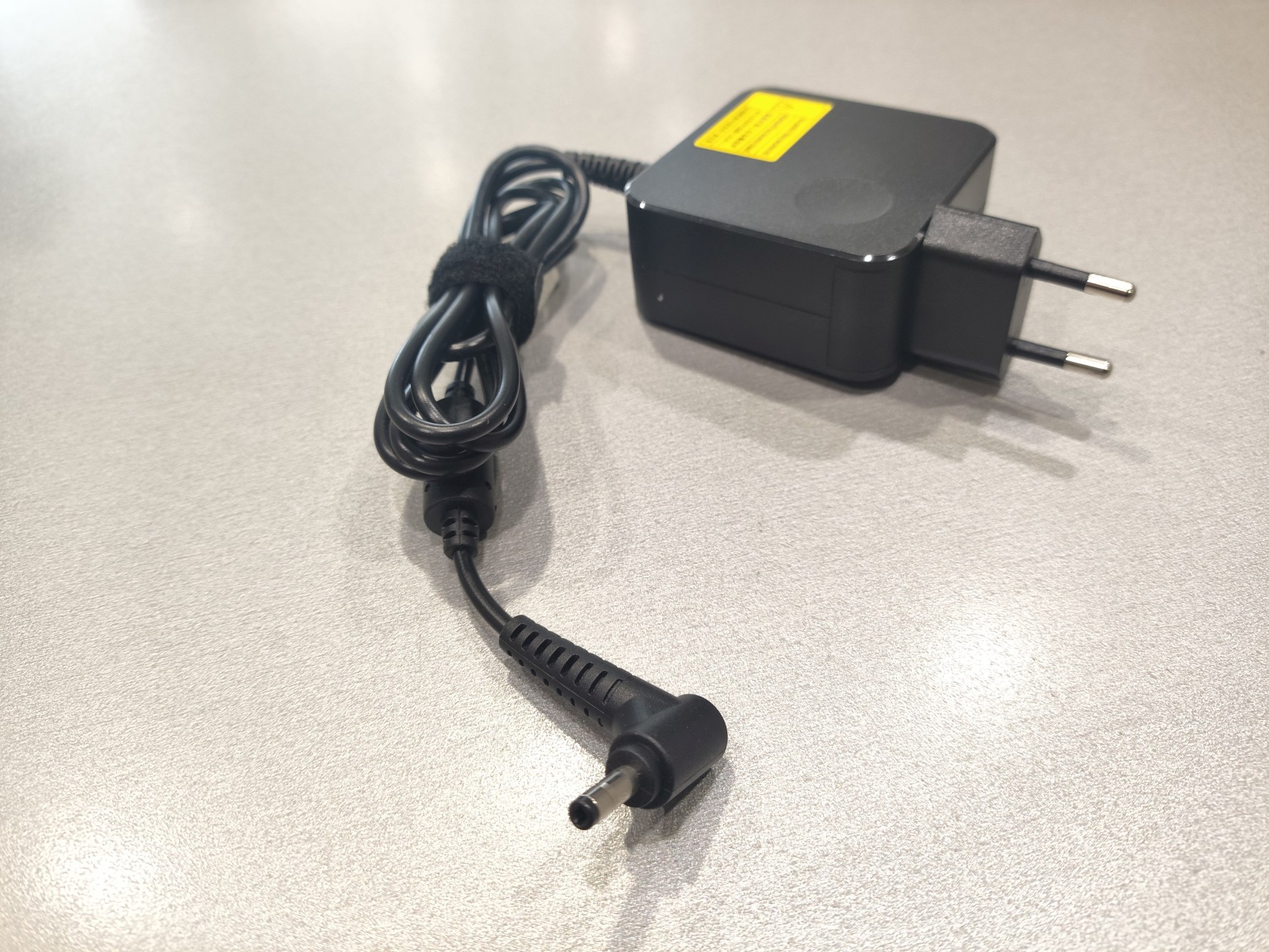 Блок питания для ноутбука Lenovo 20V, 2.25A, 4.0x1.7мм, 65W, квадратный корпус (ОРИГ)