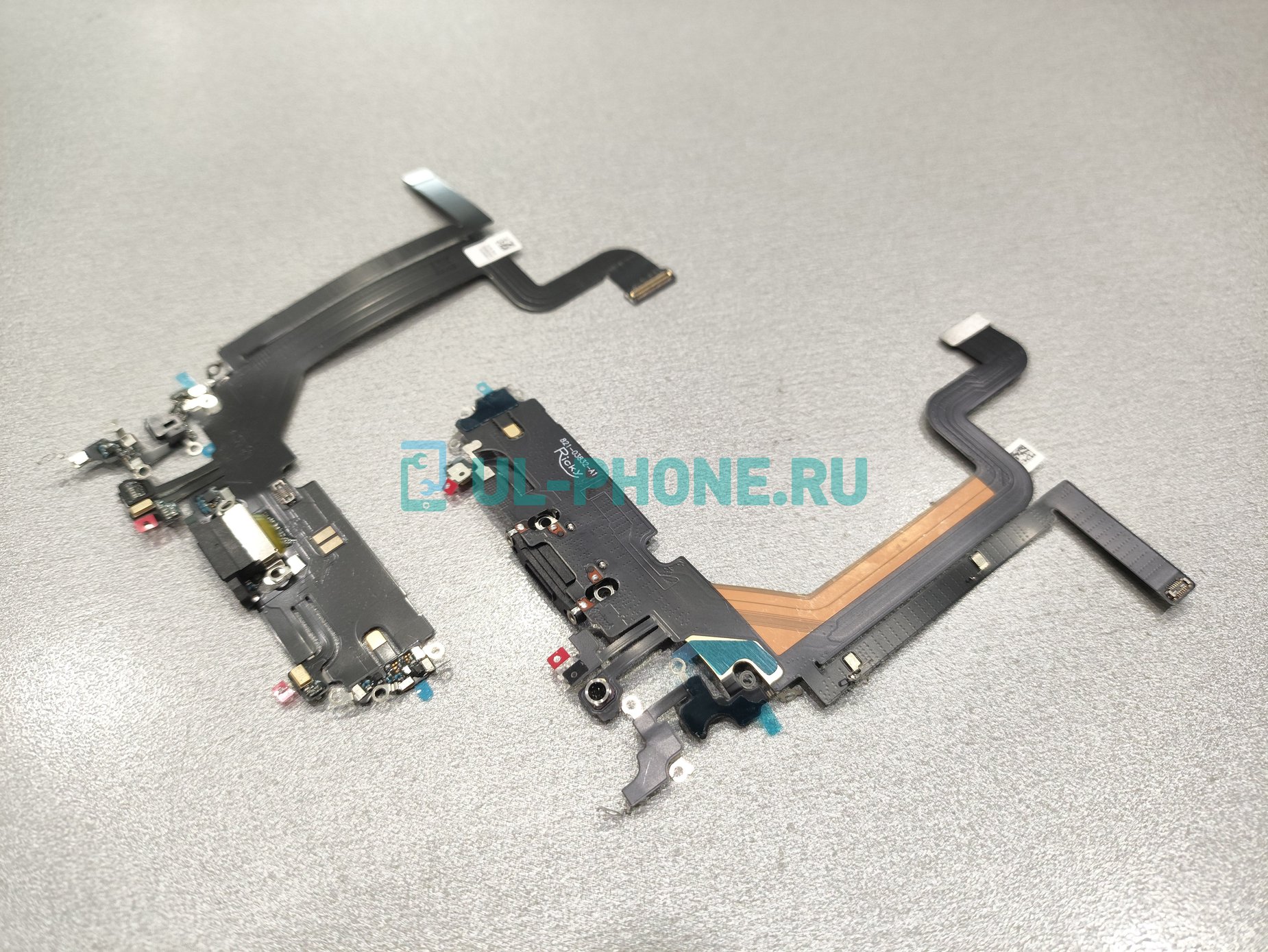 Шлейф для iPhone 14 Pro Max + разъем зарядки + микрофон (черный) оригинал